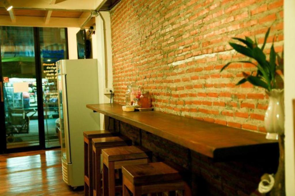 The Street Hostel Bangkok Buitenkant foto