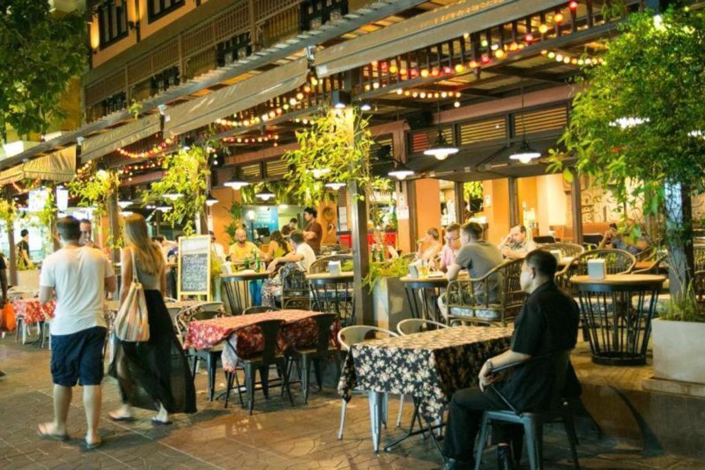 The Street Hostel Bangkok Buitenkant foto