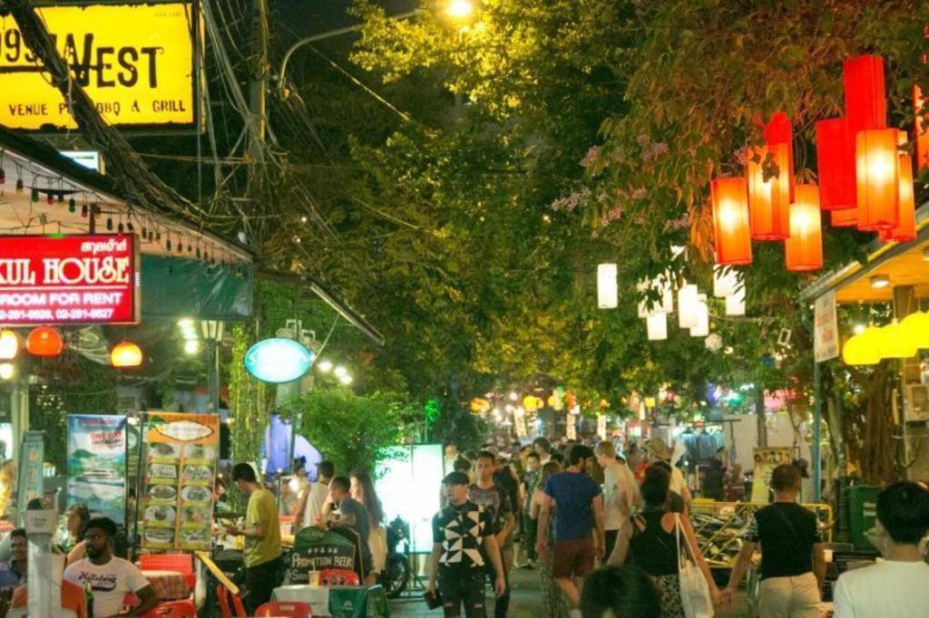 The Street Hostel Bangkok Buitenkant foto