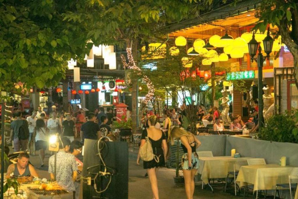 The Street Hostel Bangkok Buitenkant foto