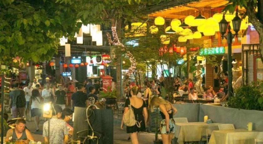 The Street Hostel Bangkok Buitenkant foto