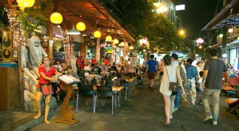 The Street Hostel Bangkok Buitenkant foto