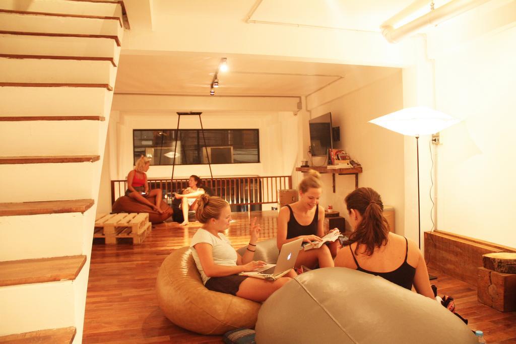 The Street Hostel Bangkok Buitenkant foto