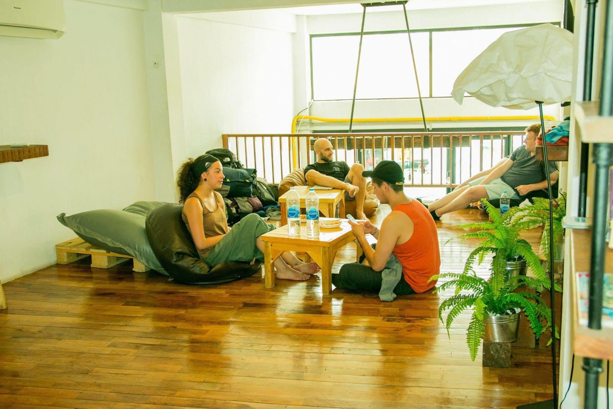The Street Hostel Bangkok Buitenkant foto