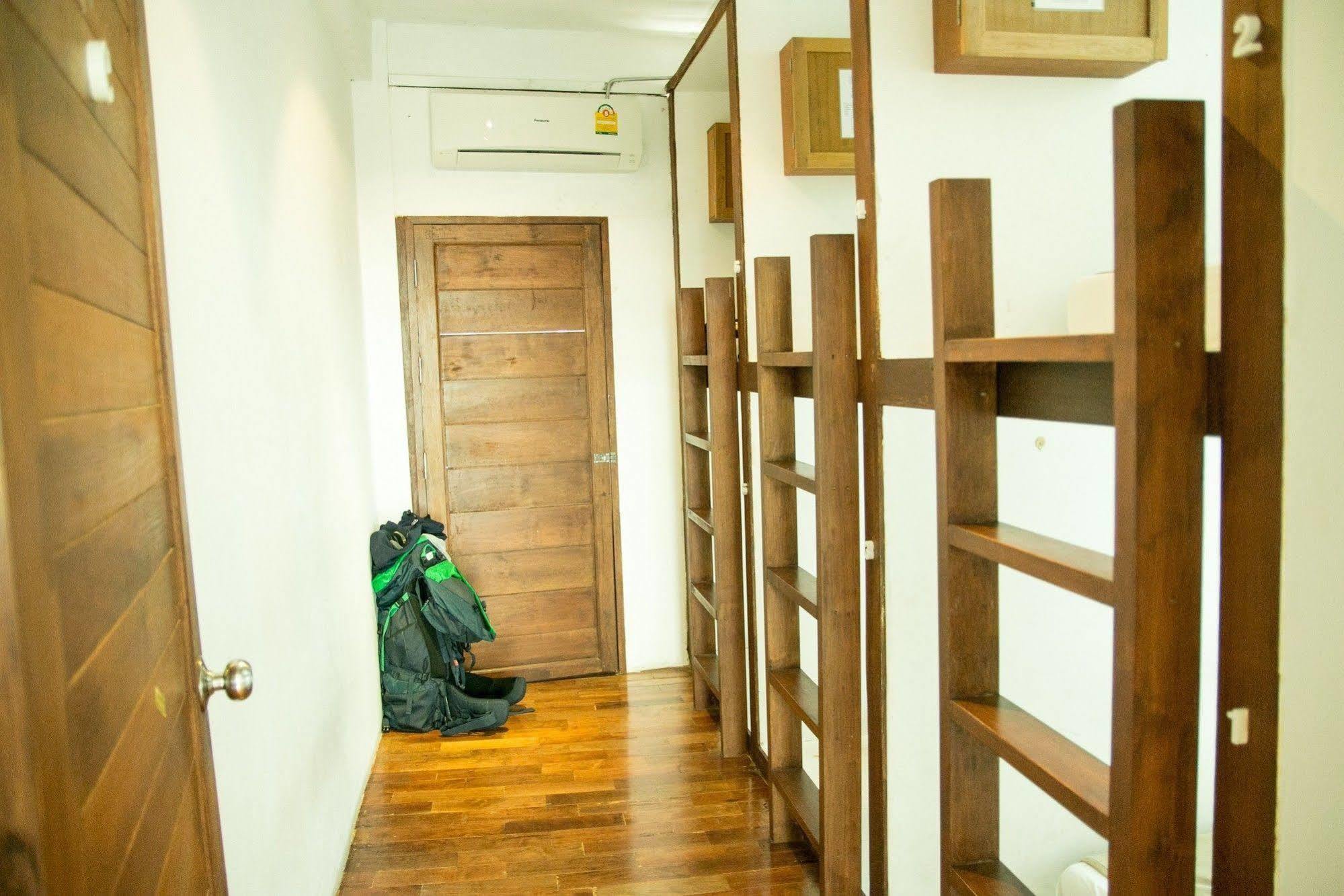 The Street Hostel Bangkok Buitenkant foto