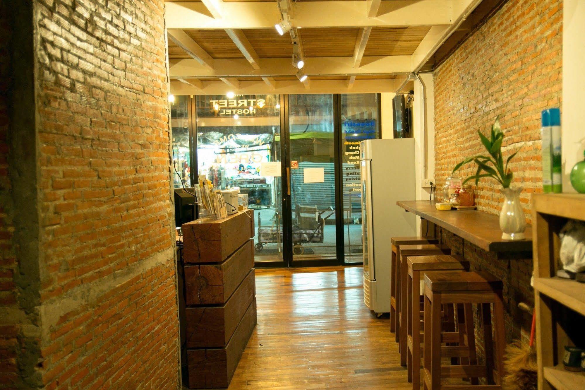 The Street Hostel Bangkok Buitenkant foto